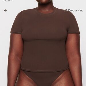 Skims fits everybody t shirt in cocoa